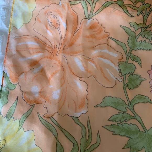 Nygard collection woman’s scarf made in India - Picture 4 of 7